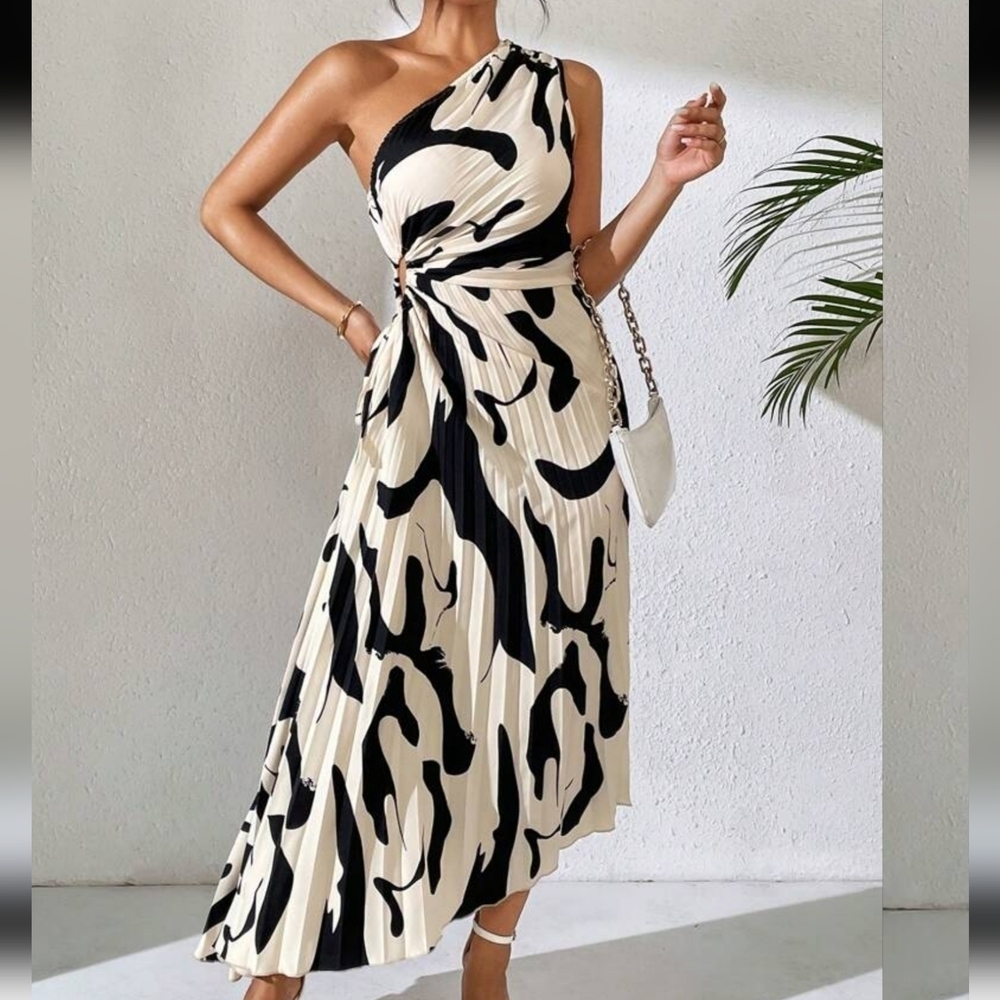 Elegant Black and Cream One-Shoulder Maxi Dress